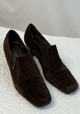 Aerosoles Women's Size 8 Brown Suede Slip On Dress or Business Heels